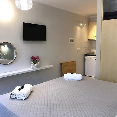 Despina And Apartman Lászi